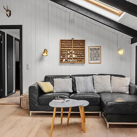 2 Bedroom In בית נופש Hejls