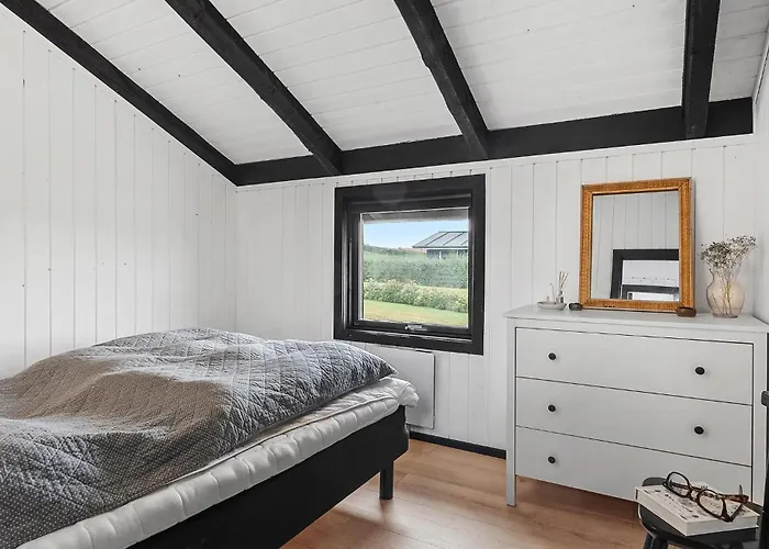 2 Bedroom In * Hejls